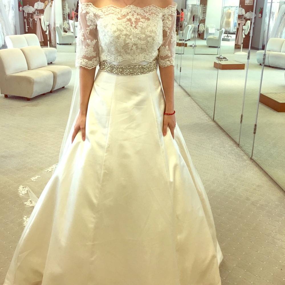 A Line, Silk, Wedding Dress Size 4, sleeves incl.